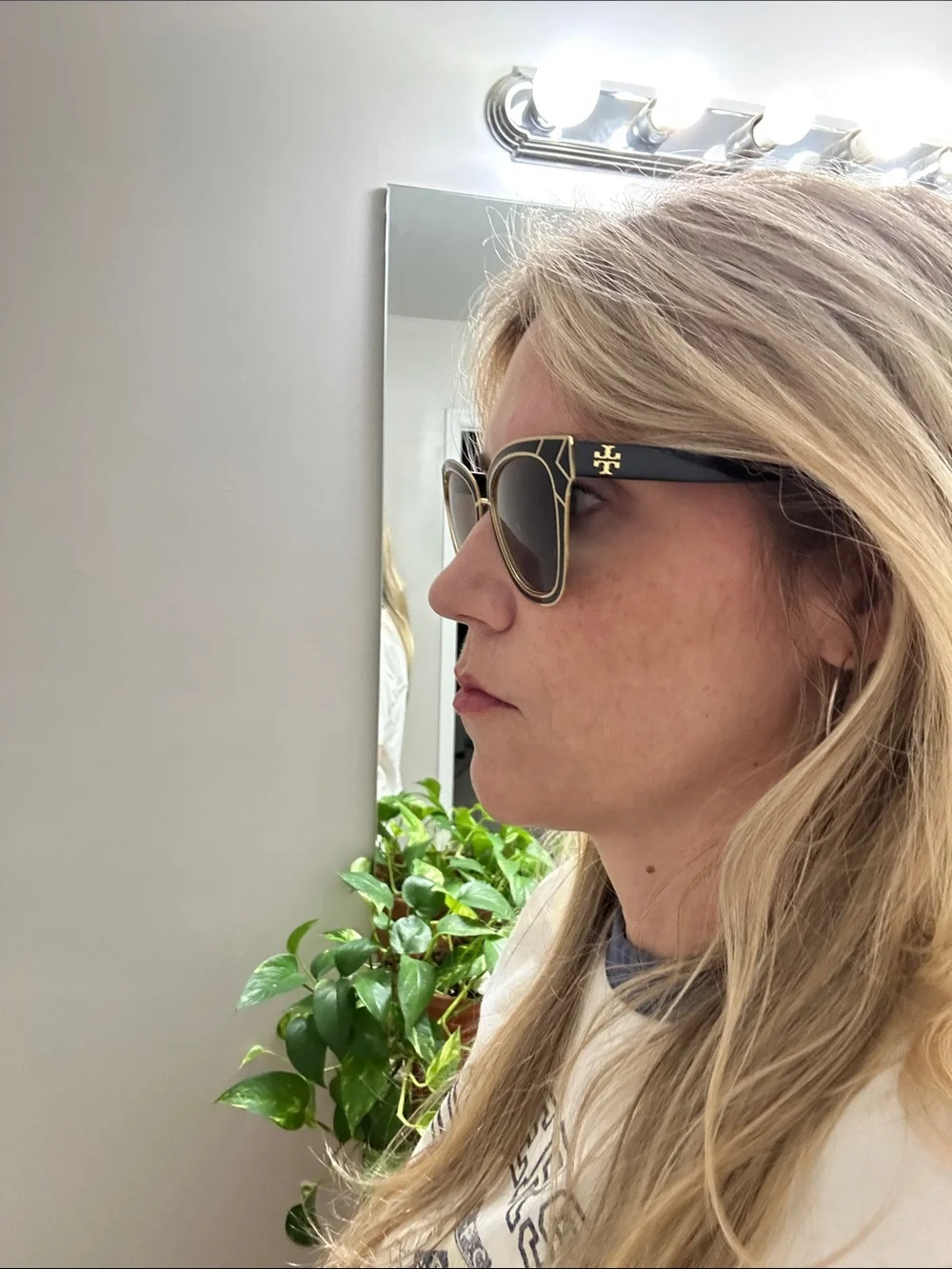 Tory Burch Black and Gold Cat-Eye Sunglasses with TB case